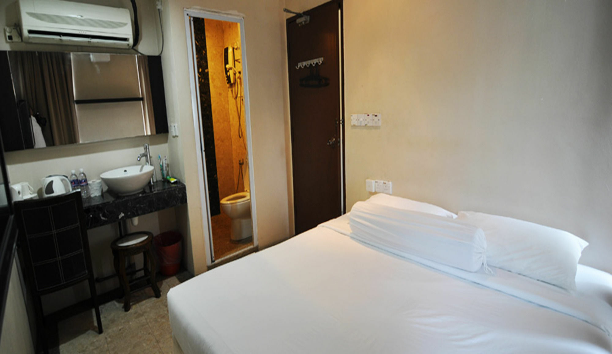 Hotel Zamburger Sungai Bakap Simpang Ampat  Eksteriør billede